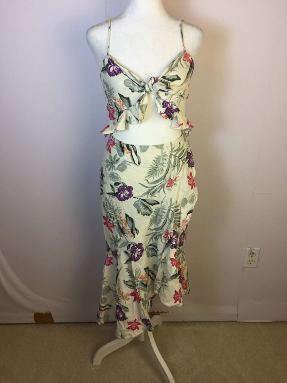 WAYF Jaci Tie Front Midi Dress Size S Womans Floral Ruffle Cut Out Linen Blend
